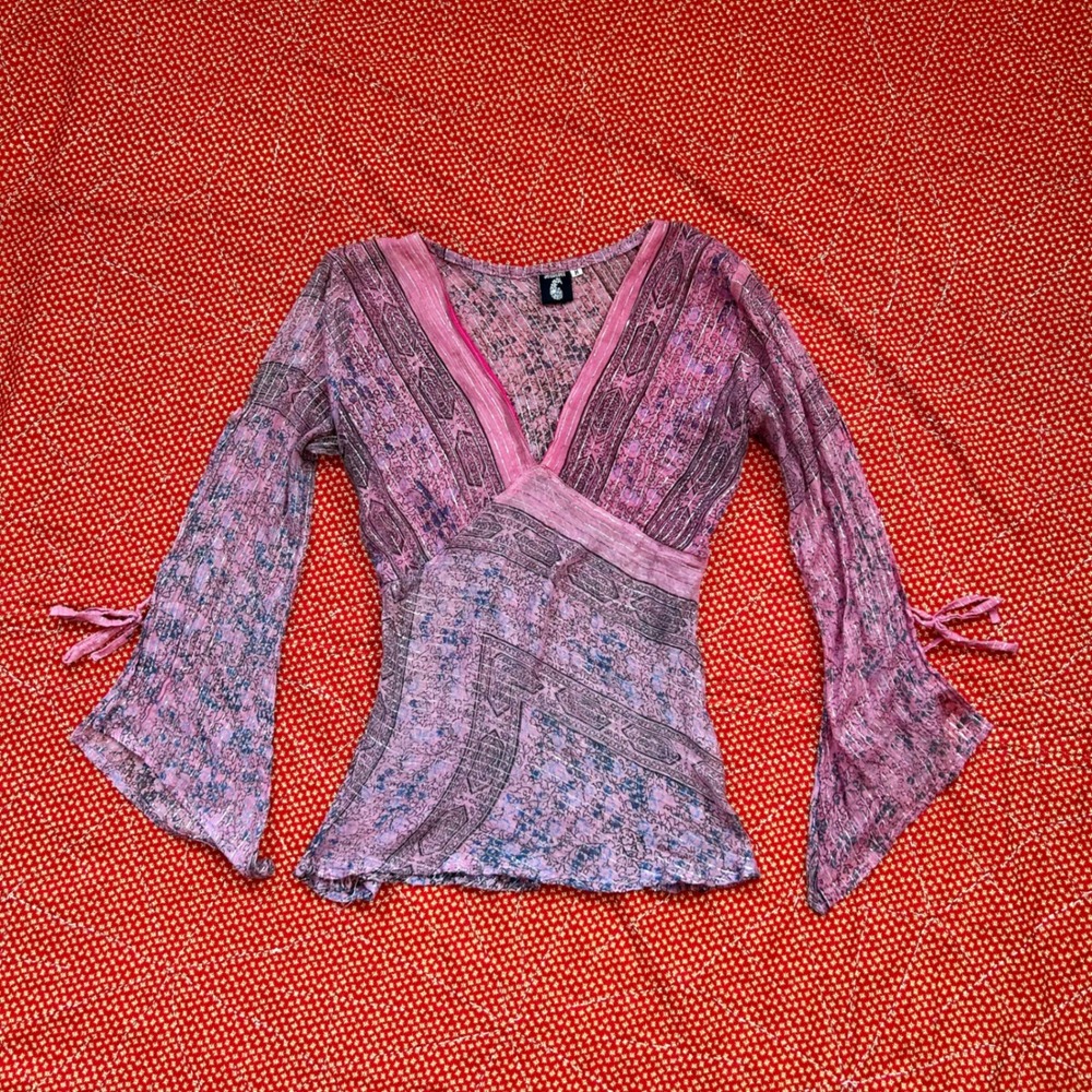 Vintage 2000s rayon Pink Paisley Metallic Lurex Bell Sleeve flattering fairy Top